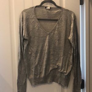 Women’s fitted silk cashmere sweater. Perfect for layering under a cardigan